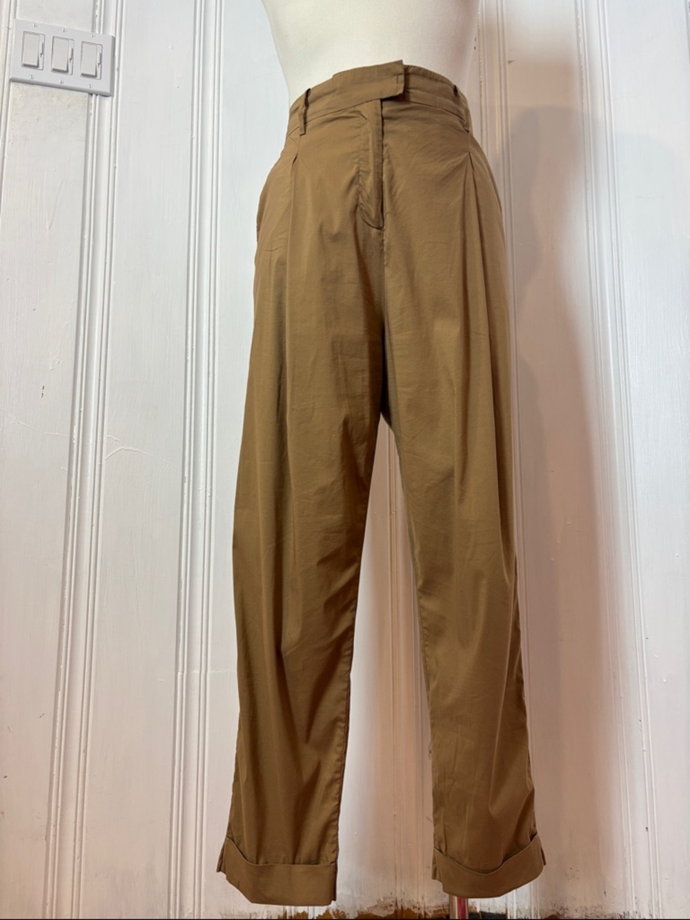 LIVIANA CONTI Camel High Waist Pleated Trousers Soft Stretch - size 42 European